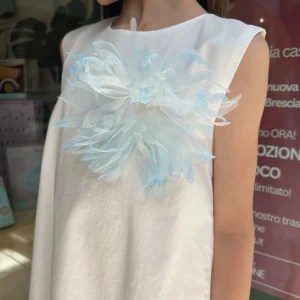 Abito spilla a fiore