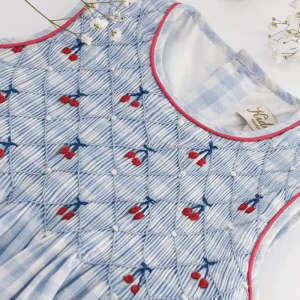 Abito e Culotte baby Emma in punto smock, ricamo ciliegie, in vichy azzurro